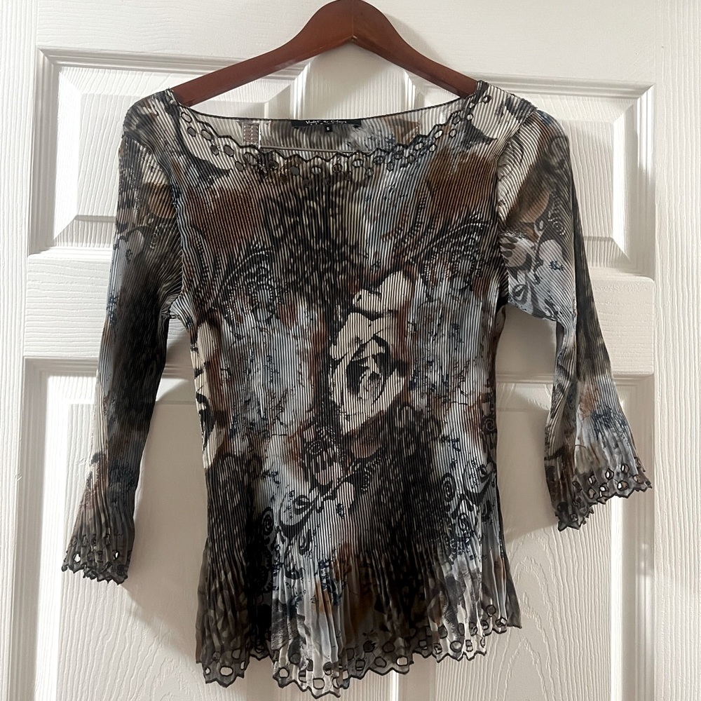 Violet & Claire Black and Gray Fitted Asymmetrical Blouse